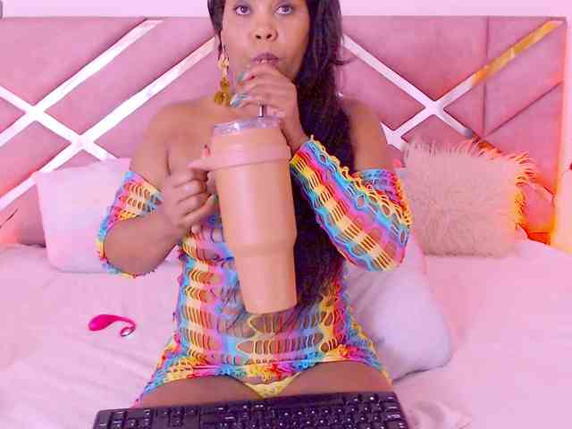 NiaPratt webcam