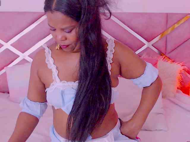 NiaPratt webcam