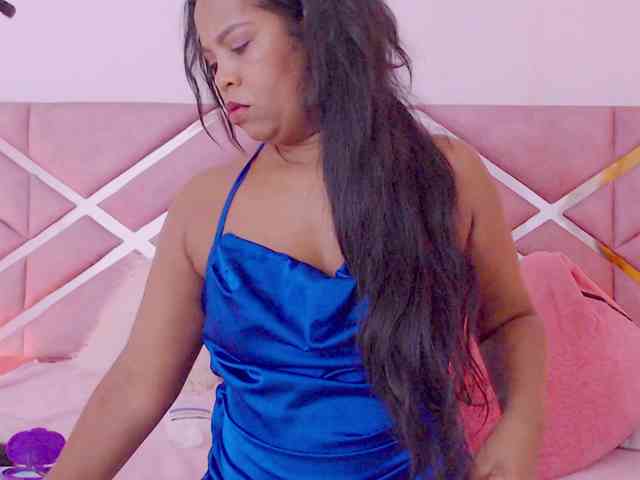 NiaPratt webcam
