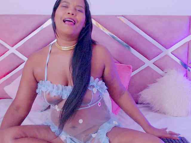 NiaPratt webcam