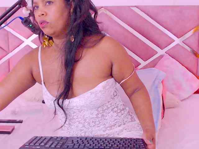 NiaPratt webcam