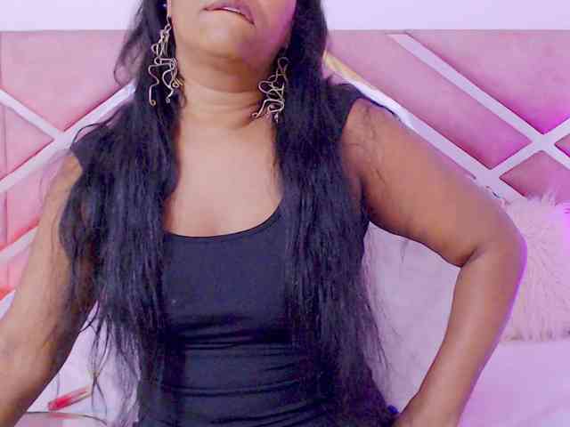 NiaPratt webcam