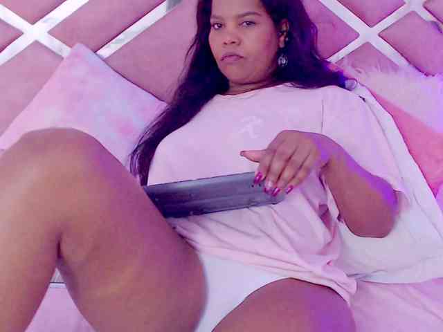 NiaPratt webcam