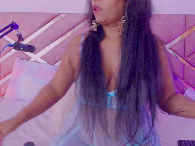 NiaPratt webcam