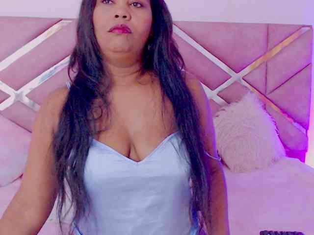 NiaPratt webcam