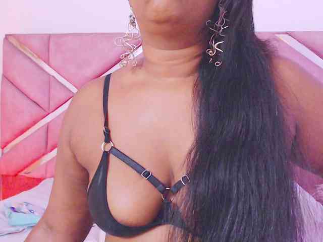 NiaPratt webcam