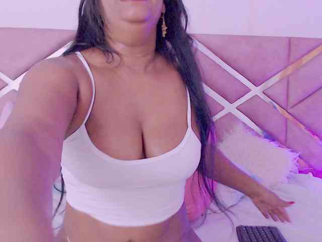 NiaPratt webcam