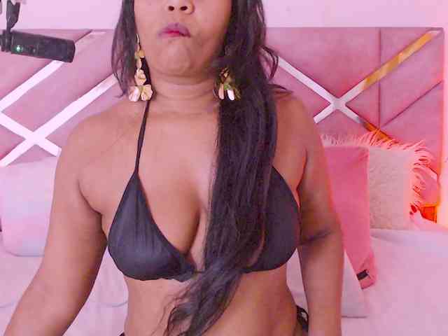 NiaPratt webcam