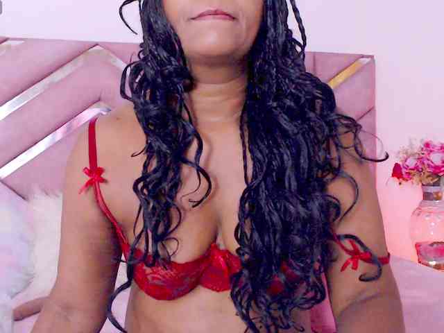 NiaPratt webcam