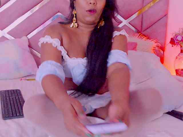 NiaPratt webcam