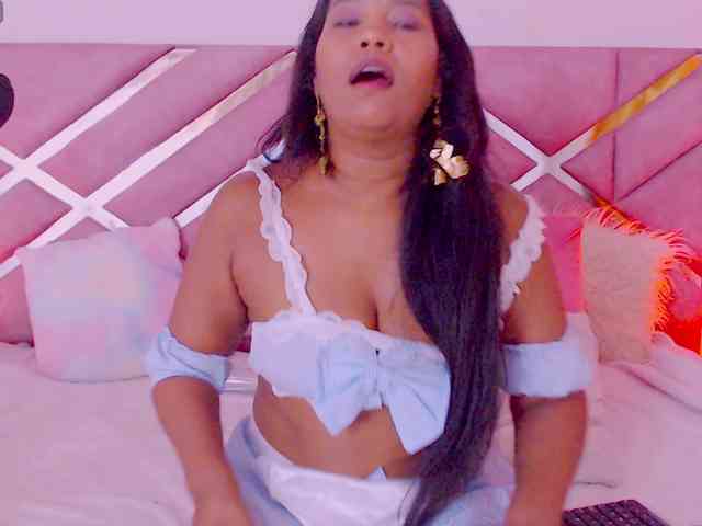 NiaPratt webcam