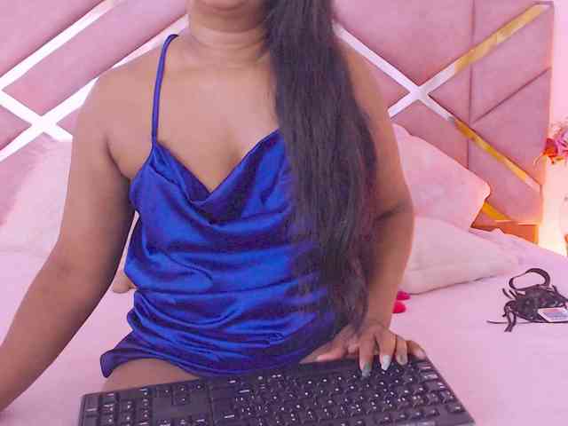 NiaPratt webcam
