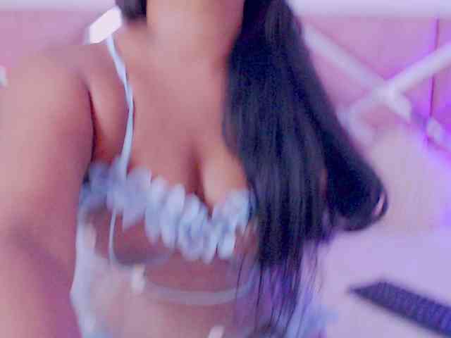 NiaPratt webcam