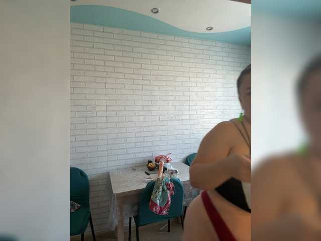 Lady-L live webcam show