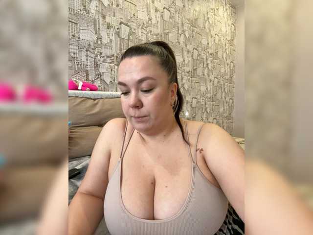 -BuSiNkA live cam on BongaCams