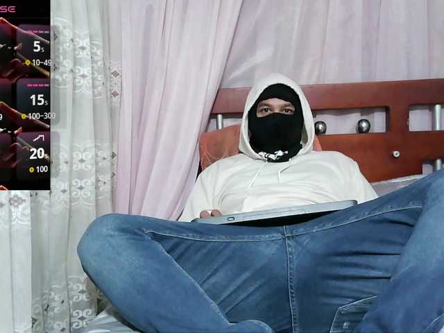 ujan78_23 live cam on BongaCams