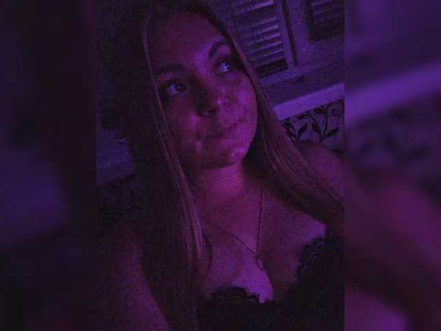 leila17 live webcam show