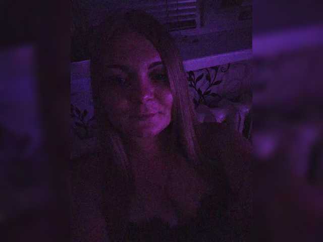 leila17 live webcam show