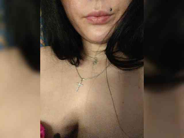 CLeoPatRa7777 webcam