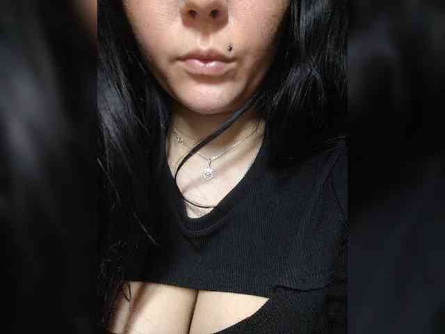 CLeoPatRa7777 webcam