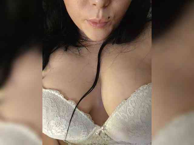 CLeoPatRa7777 webcam