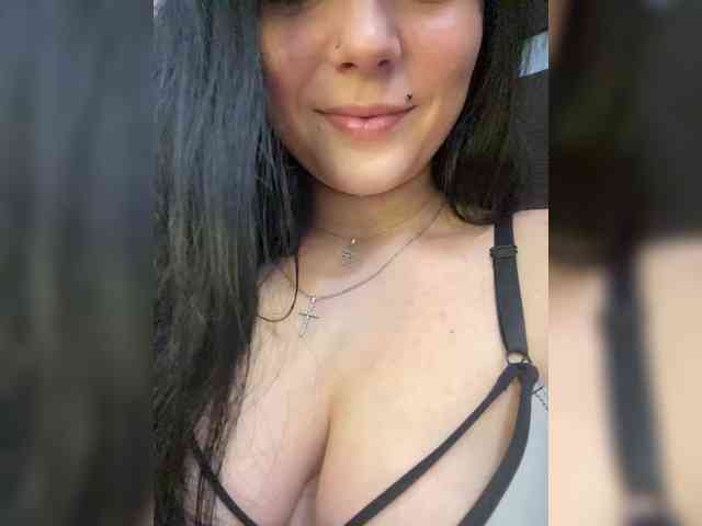 CLeoPatRa7777 webcam