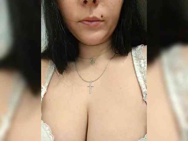 CLeoPatRa7777 webcam