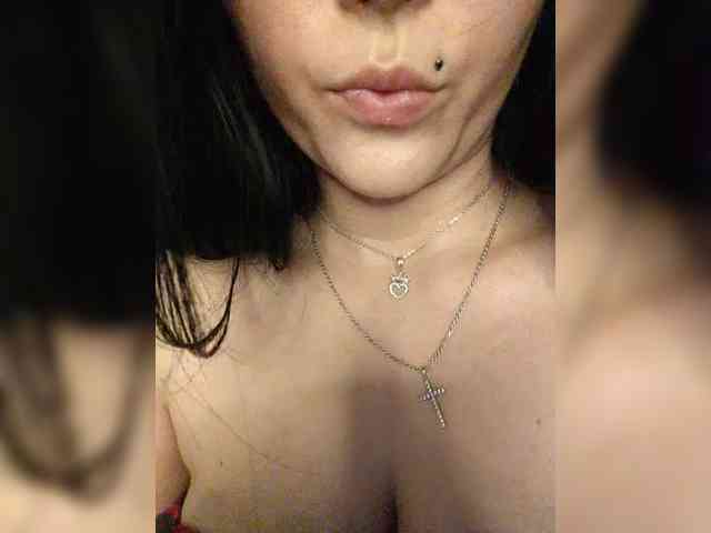 CLeoPatRa7777 webcam