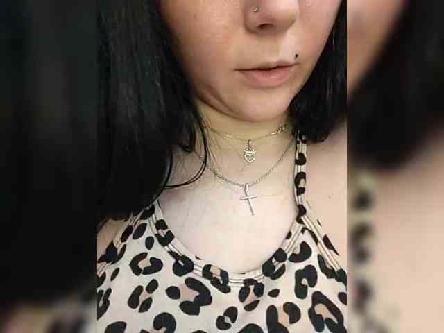 CLeoPatRa7777 webcam