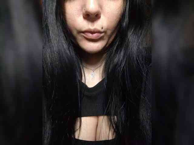 CLeoPatRa7777 webcam