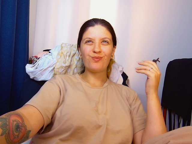 ann-mikele live cam on BongaCams