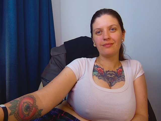 ann-mikele live cam on BongaCams