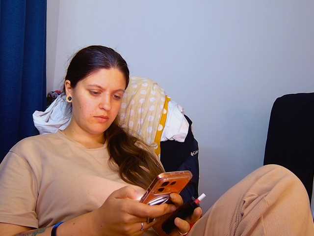 ann-mikele live cam on BongaCams