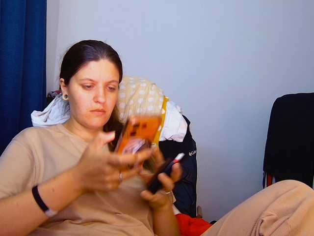 ann-mikele live cam on BongaCams