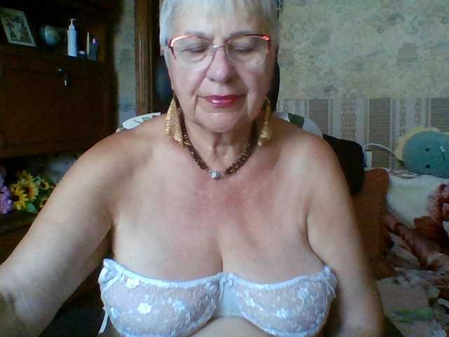 SweetCherry00 live cam on BongaCams