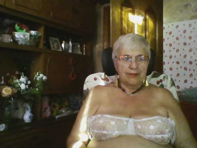 SweetCherry00 live cam on BongaCams