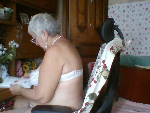 SweetCherry00 live cam on BongaCams