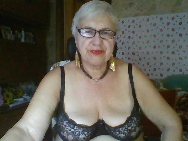 SweetCherry00 live cam on BongaCams