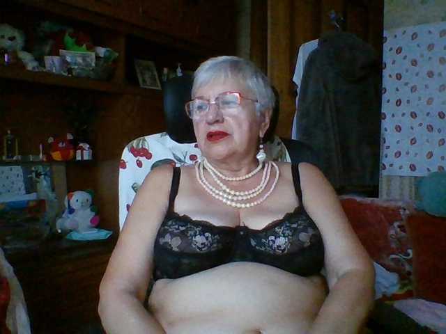 SweetCherry00 live cam on BongaCams