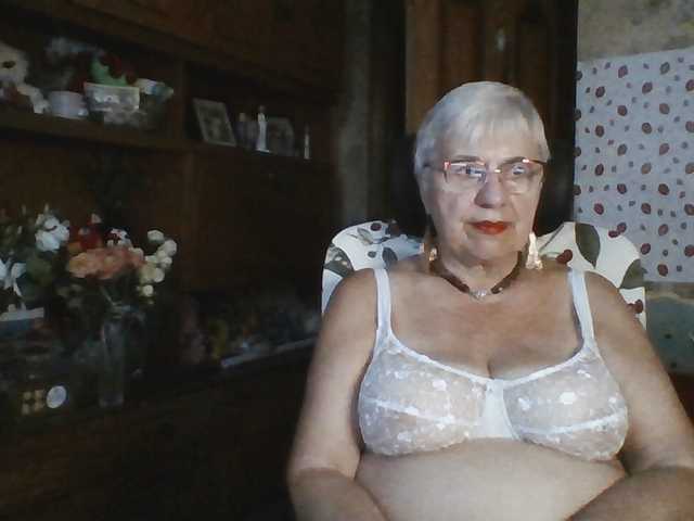 SweetCherry00 live cam on BongaCams