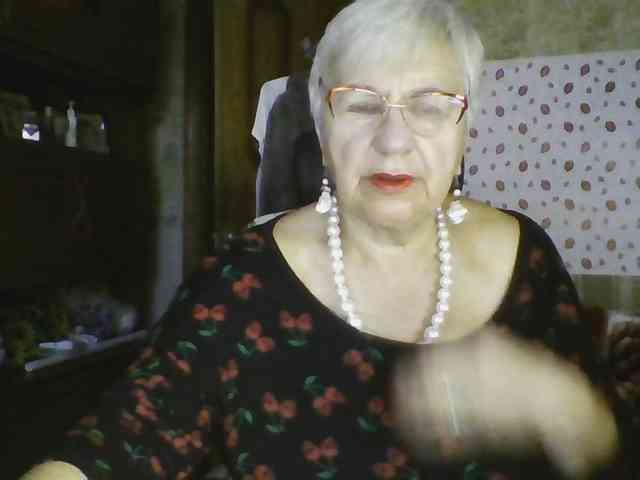 SweetCherry00 live female cam on bongacams