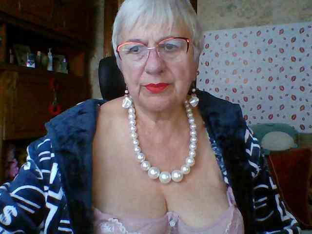 SweetCherry00 live female cam on bongacams