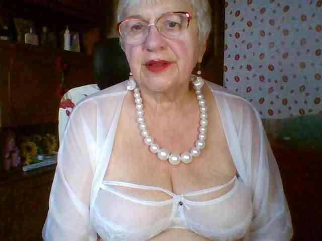 SweetCherry00 live female cam on bongacams