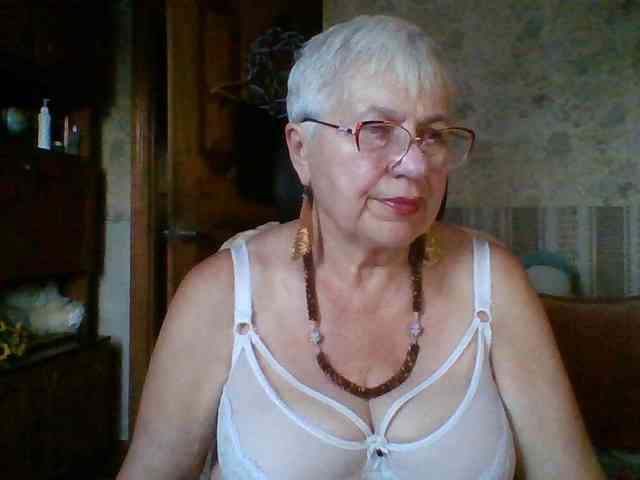 SweetCherry00 live female cam on bongacams
