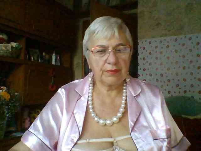SweetCherry00 live female cam on bongacams