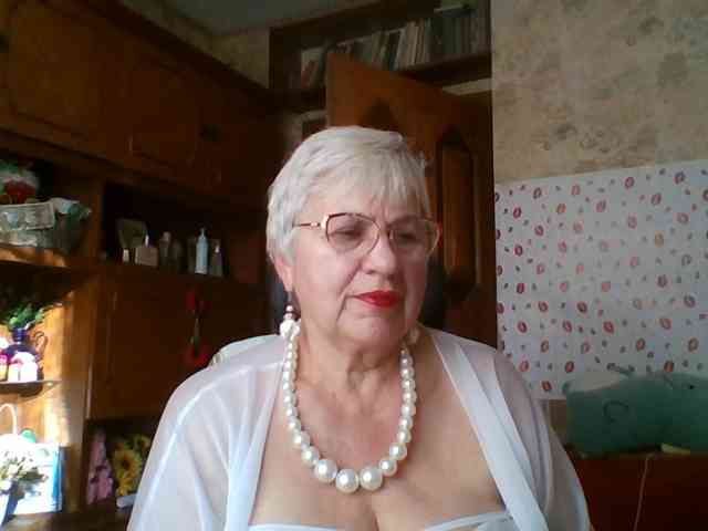 SweetCherry00 live female cam on bongacams