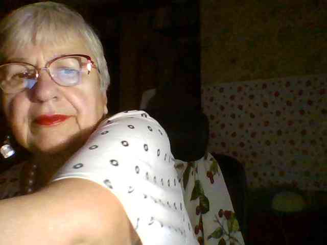 SweetCherry00 live female cam on bongacams