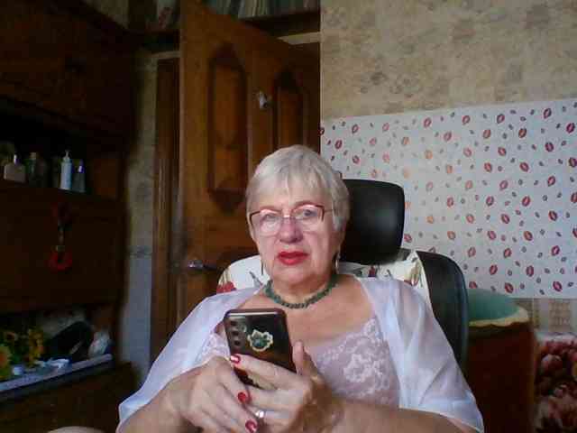 SweetCherry00 live female cam on bongacams
