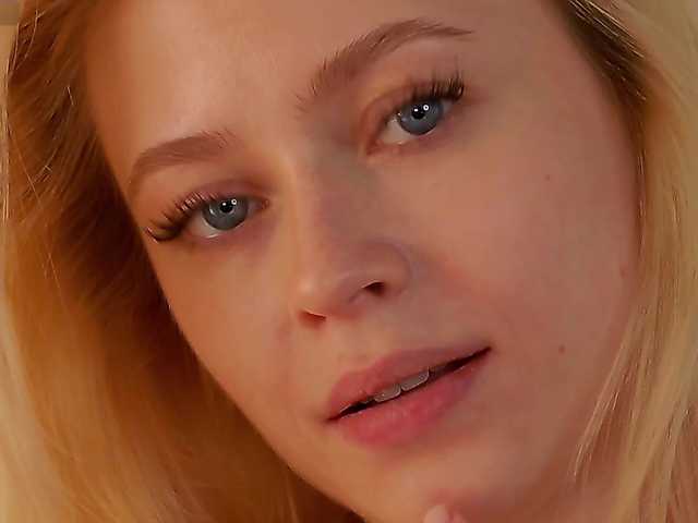 -mozaly- live cam on BongaCams