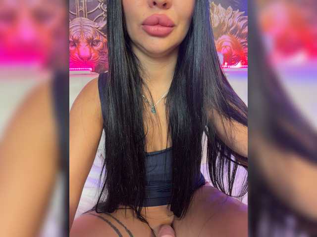 le modèle Madam_koss est en webcam porno dans un show sur le site bongacams, il possède les tags suivants: White/Caucasian,Brunette,Shaved